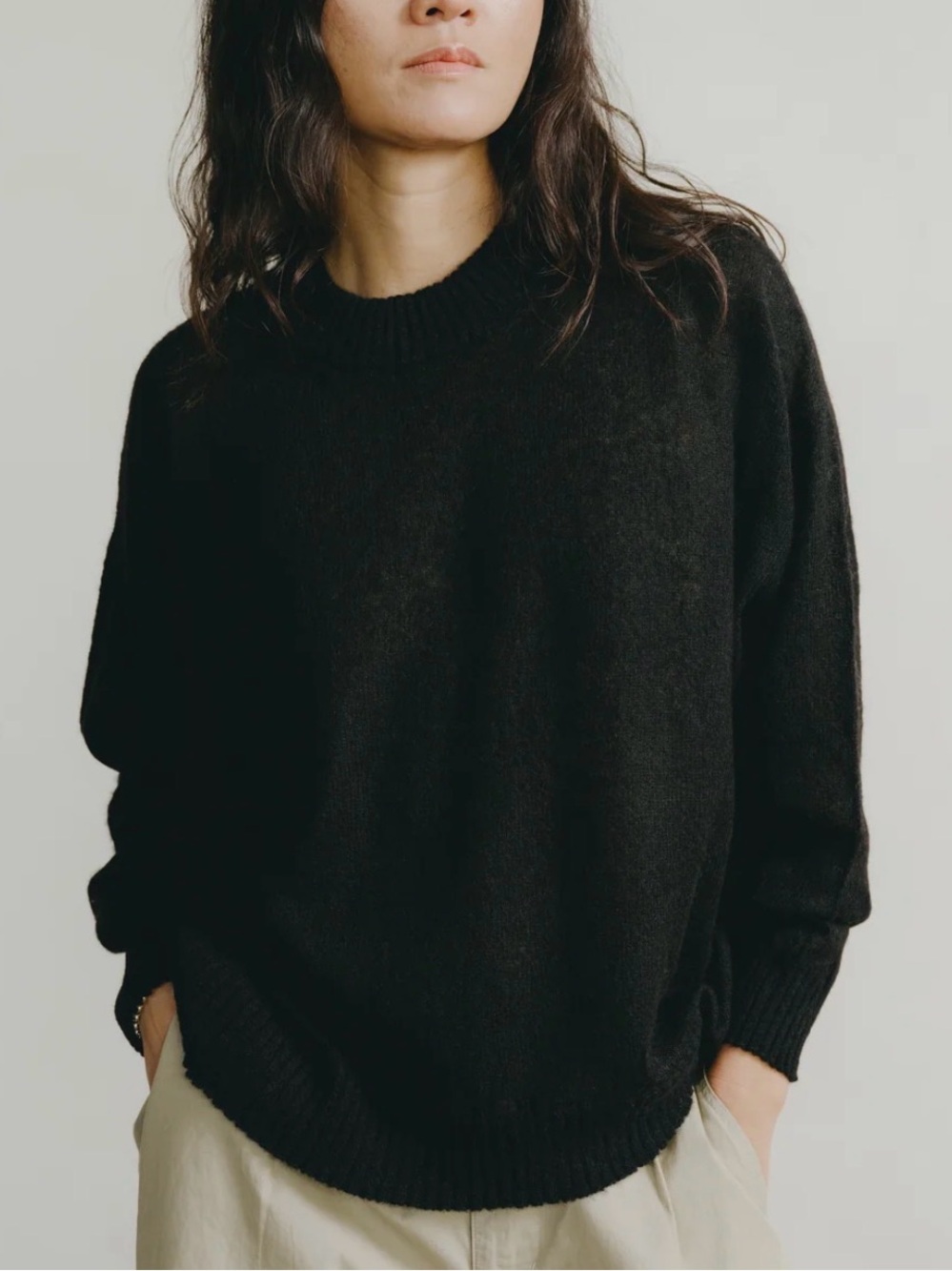 EUC Ozma Chleo Crew Sheer Alpaca Blend in Black size M/L